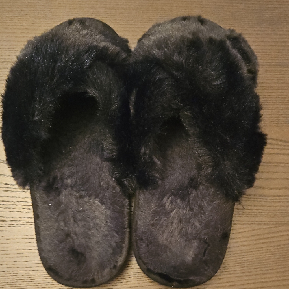 Women's Fuzzy Black Slippers